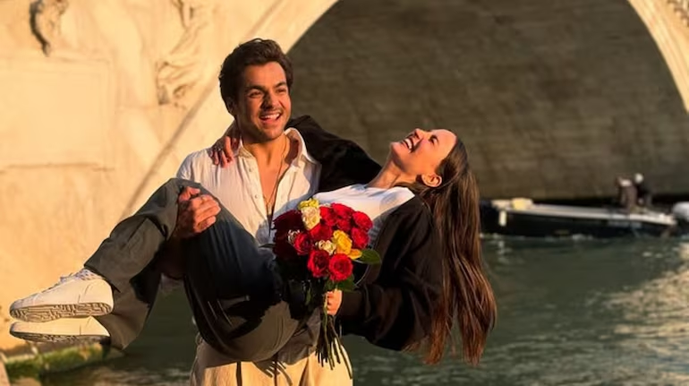 Ashish Chanchlani relationship with Elli Avram